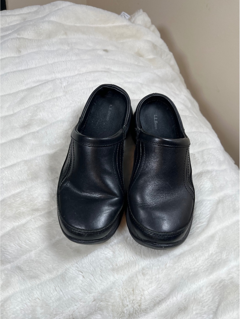 L.L. Bean 7M Women's Outdoor Black Leather Slip In Fall Winter Casual Work Shoes